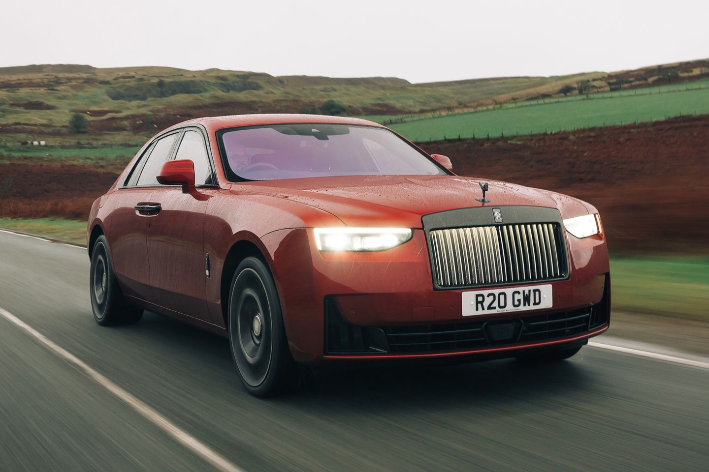 Fantasma do emblema preto Rolls-Royce 2025 | Revisão do Reino Unido