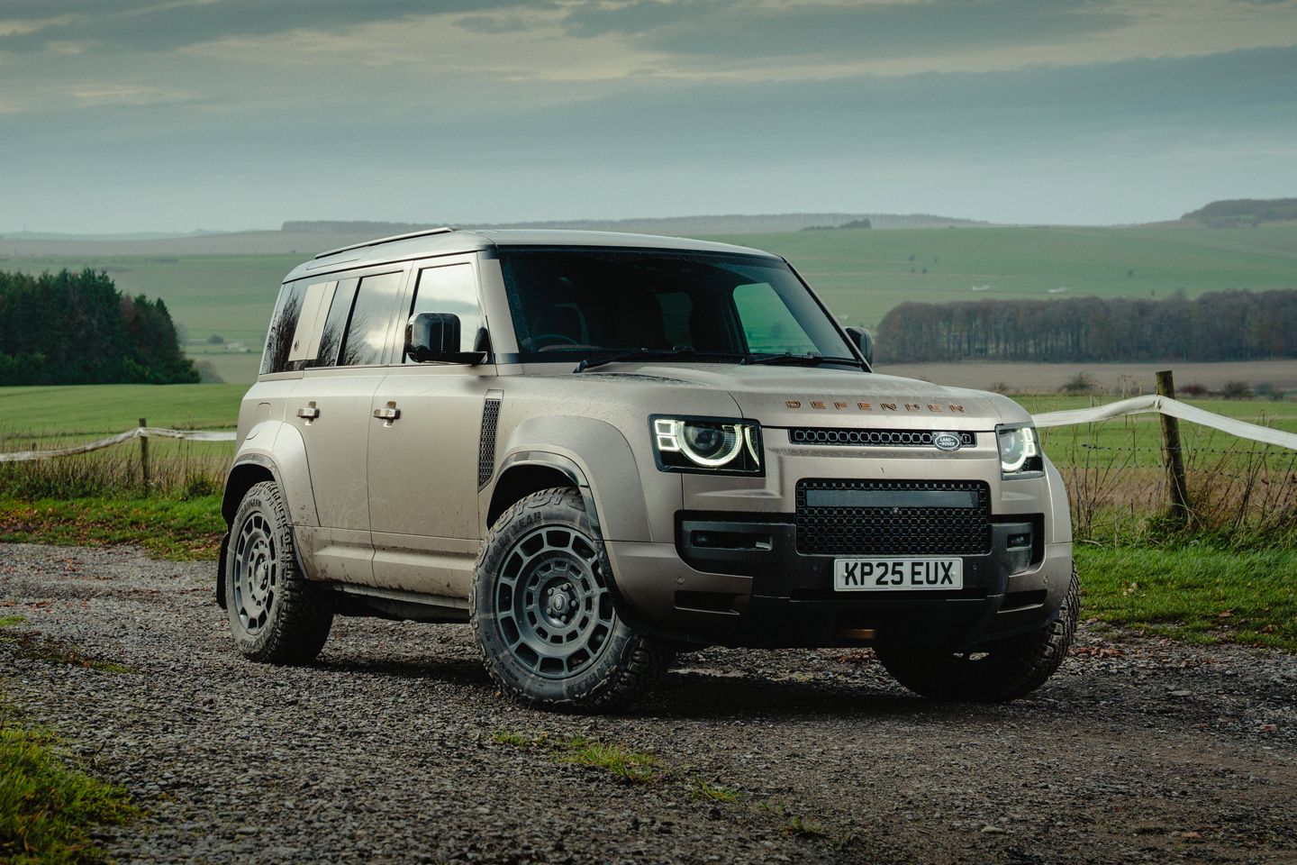 Land Rover Defender OCTA | Carros Favoritos PH 2025