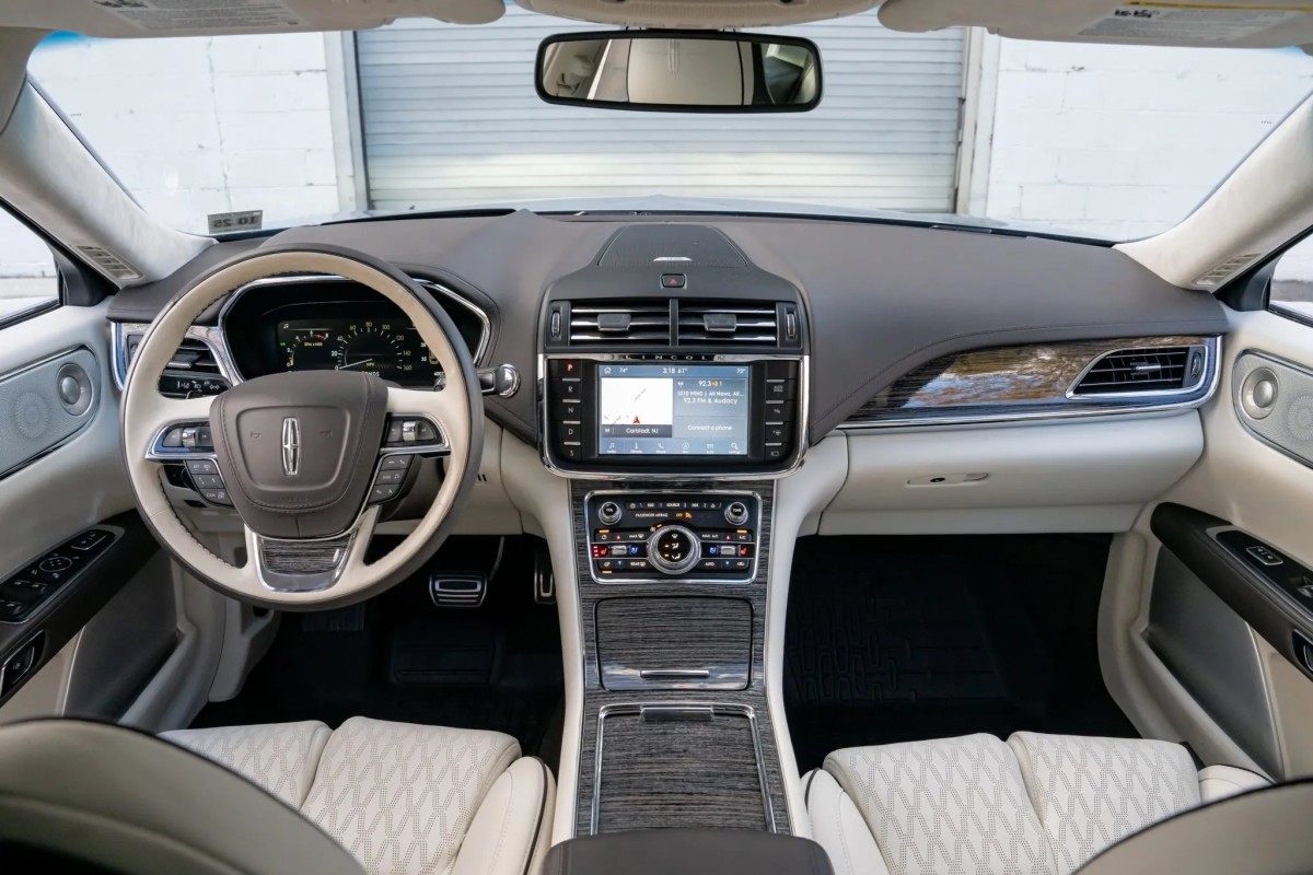 2020 Lincoln Continental Coach Door Edition com 4.000 milhas é um dos últimos grandes sedãs americanos