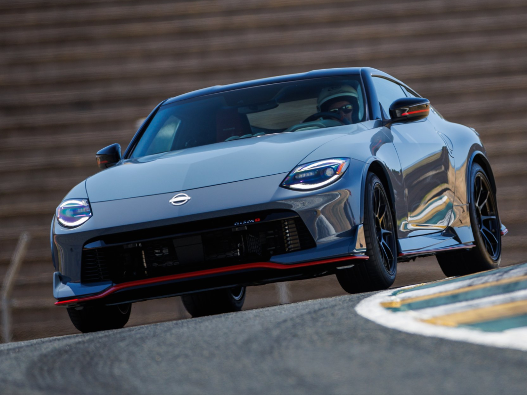 A Nissan finalmente colocará uma transmissão manual no Z Nismo no próximo mês