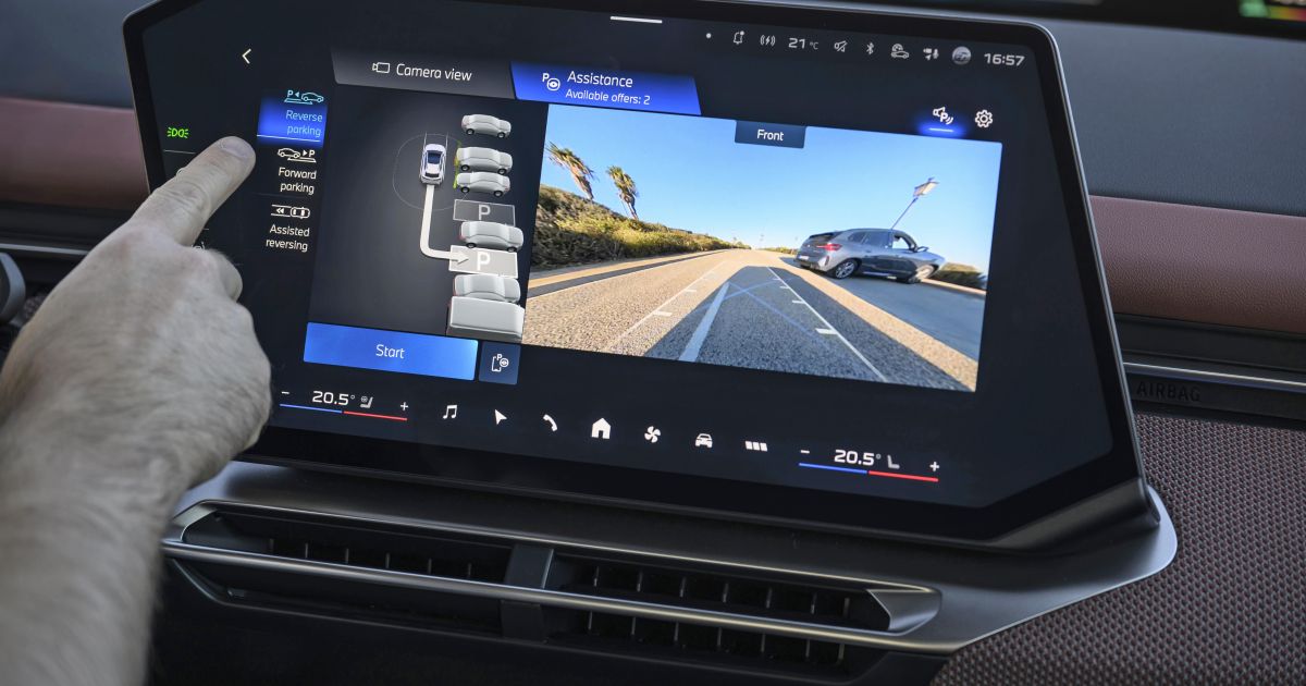Chefe do BMW ADAS vê conflito entre telas e segurança