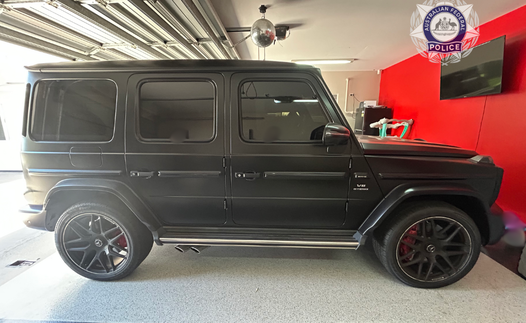 Toyota LandCruiser Série 70, Mercedes Classe G apreendidos em investigação ilegal de tabaco