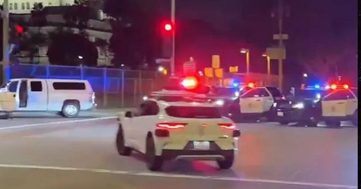 O robotáxi autônomo do Google leva os passageiros ao impasse policial