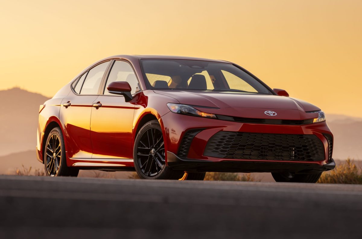 Toyota faz recall de 55 mil híbridos Camry e Corolla Cross por risco de incêndio