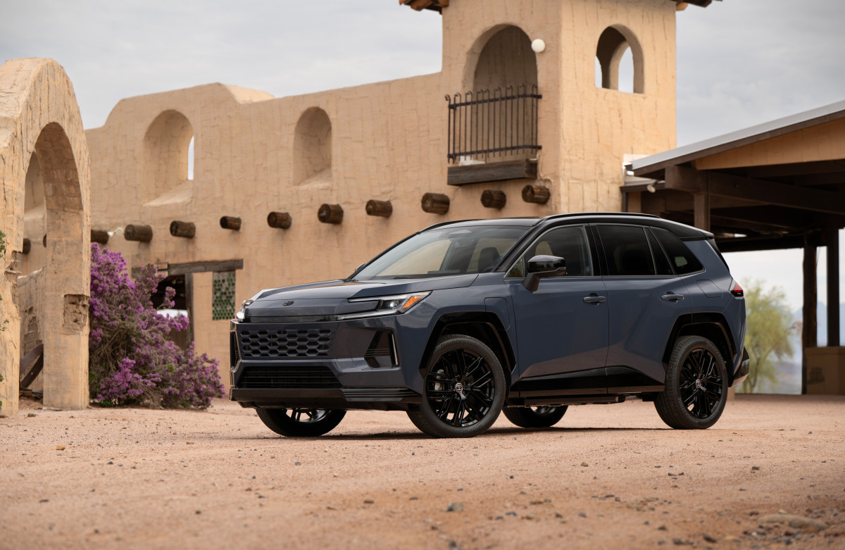 O Toyota RAV4 2026 mais caro custa tanto quanto um Lexus RX Hybrid