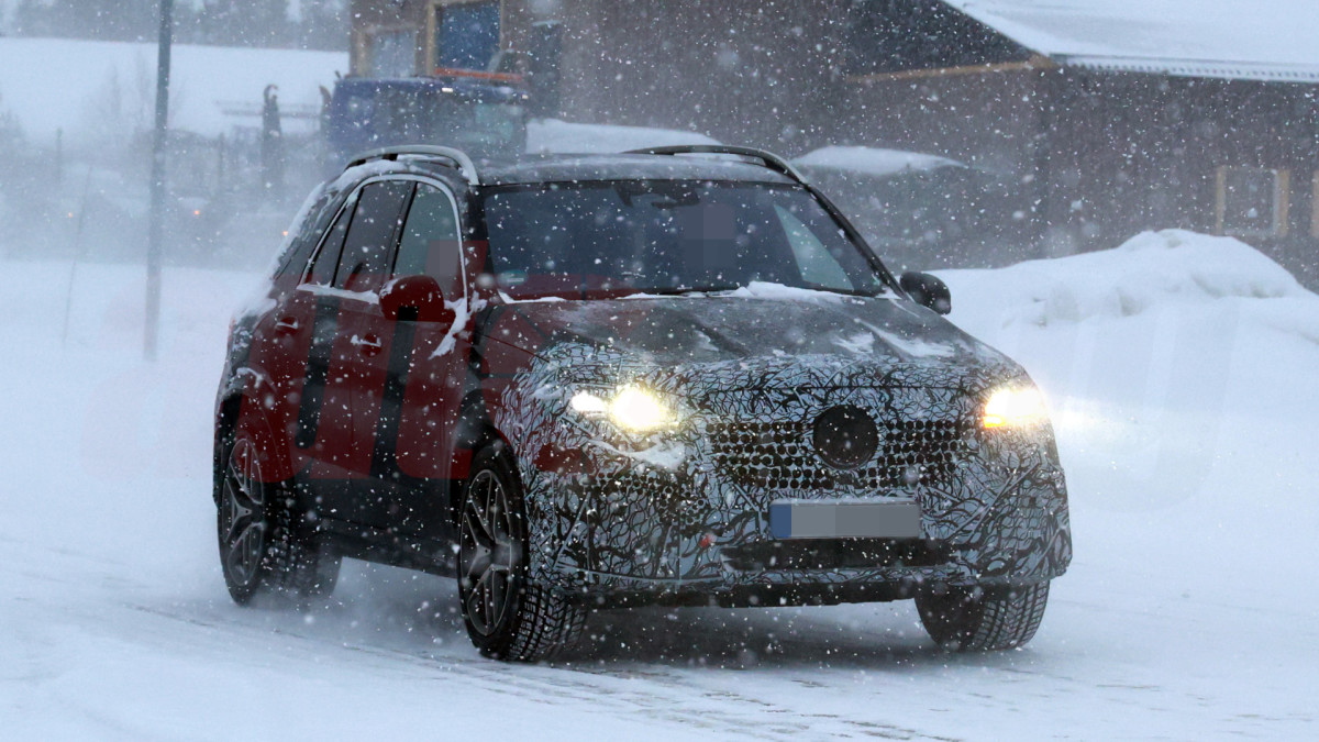 2027 Mercedes-AMG GLE 53 detectou testes com novas luzes em forma de estrela
