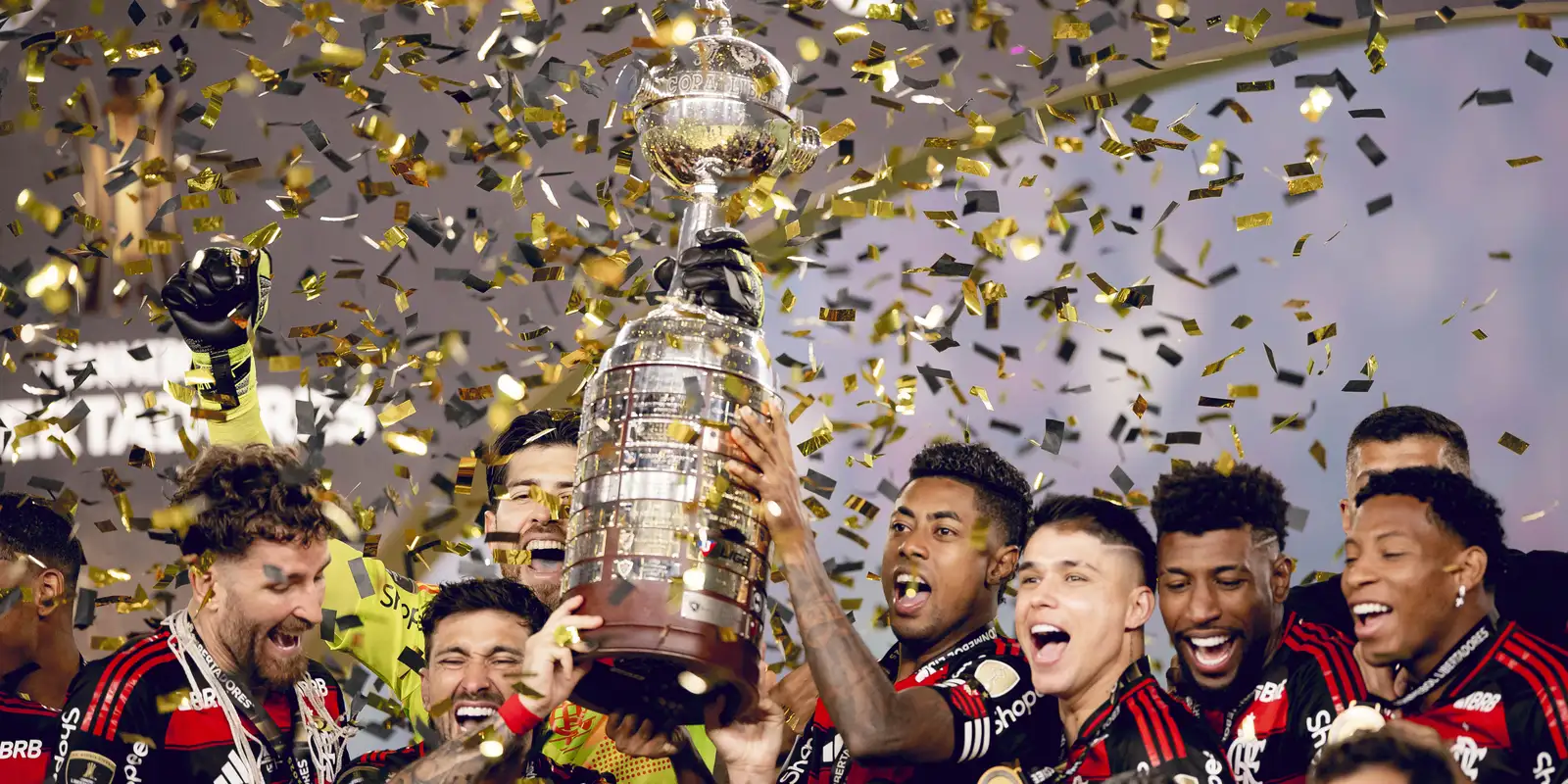Retrospectiva: Flamengo domina o futebol masculino brasileiro em 2025