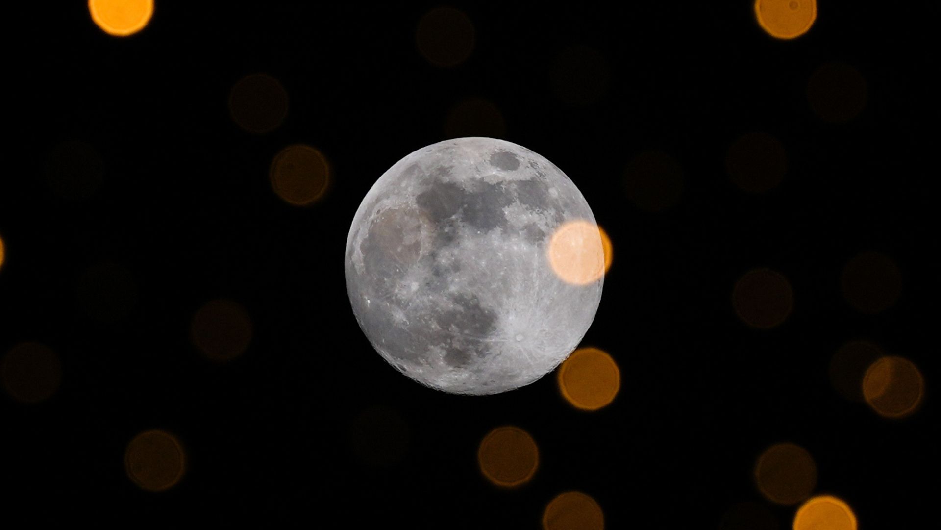Céu de Réveillon: Veja o que observar na última noite de 2025