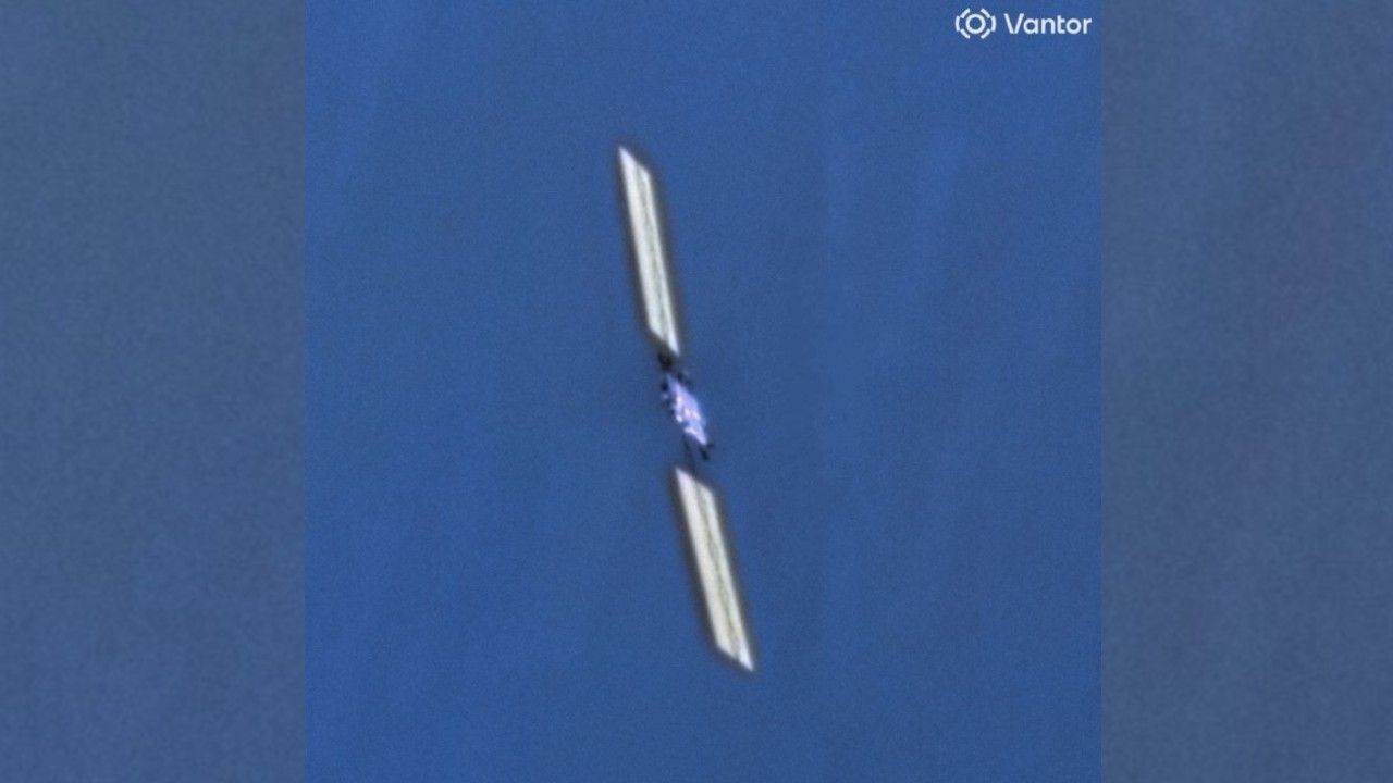 Satélite condenado SpaceX Starlink fotografado em órbita