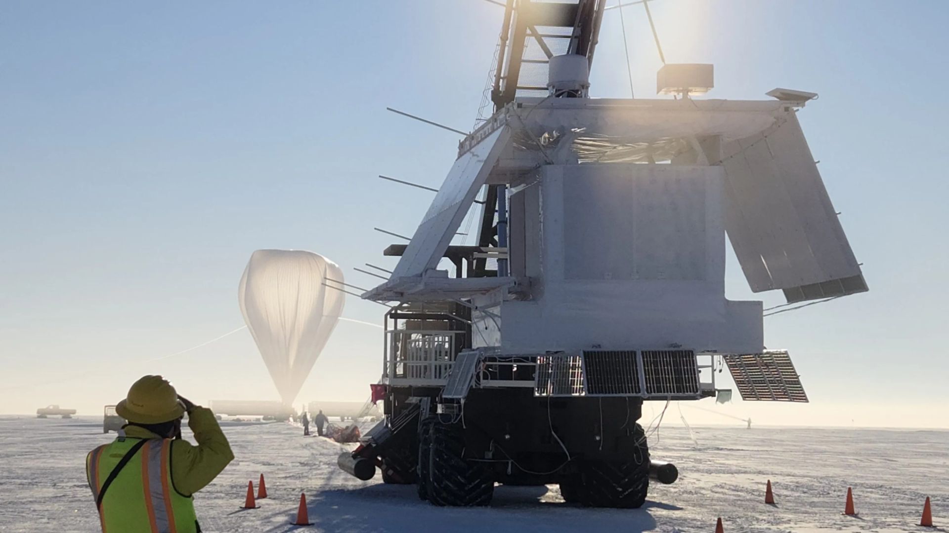 NASA lança balão científico na Antártica, foto do dia de 22 de dezembro de 2025