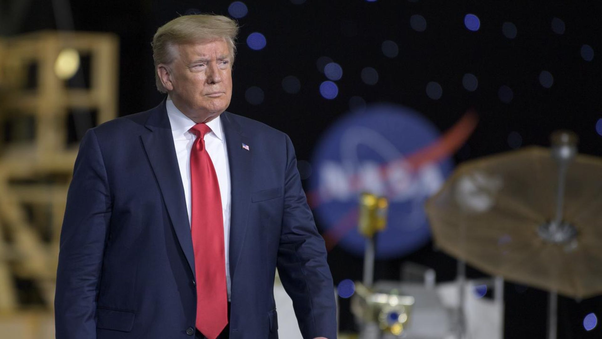 Trump assina ordem executiva abrangente com o objetivo de “garantir a superioridade espacial americana”