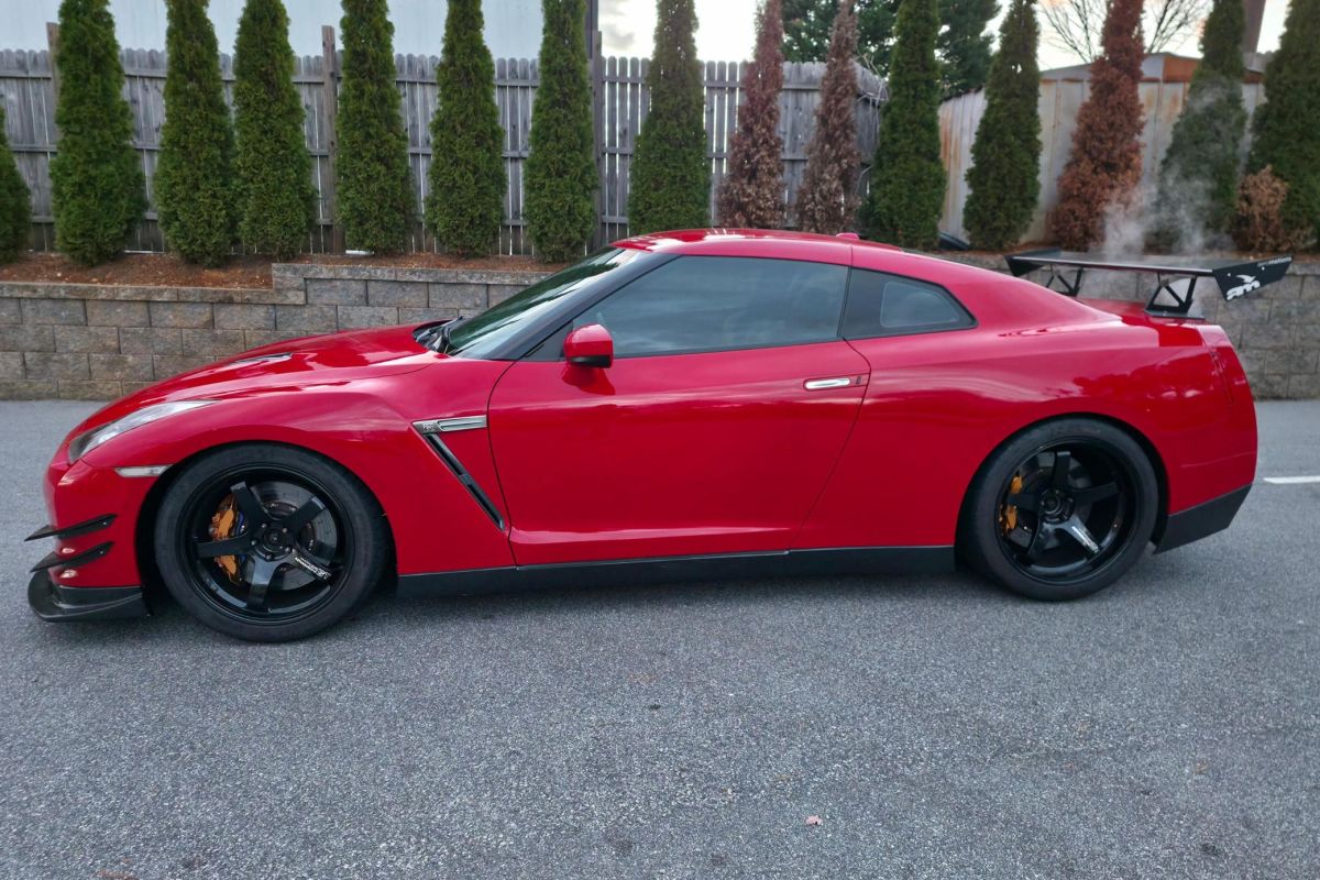 Este Nissan GT-R 2009 de proprietário único tem 21 mil milhas e atualizações de pista