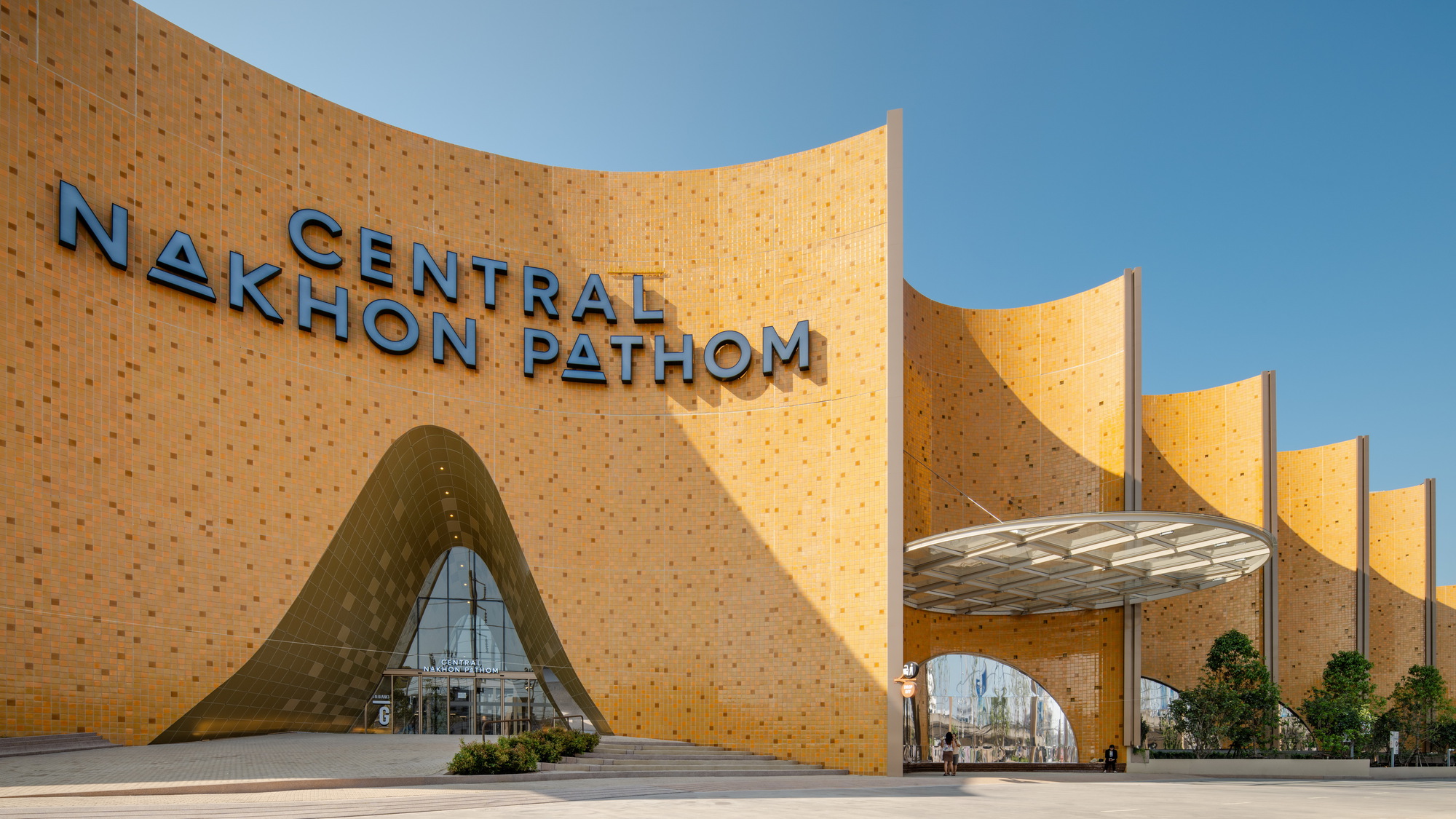 Central Nakhon Pathom / Stu/D/O Architects