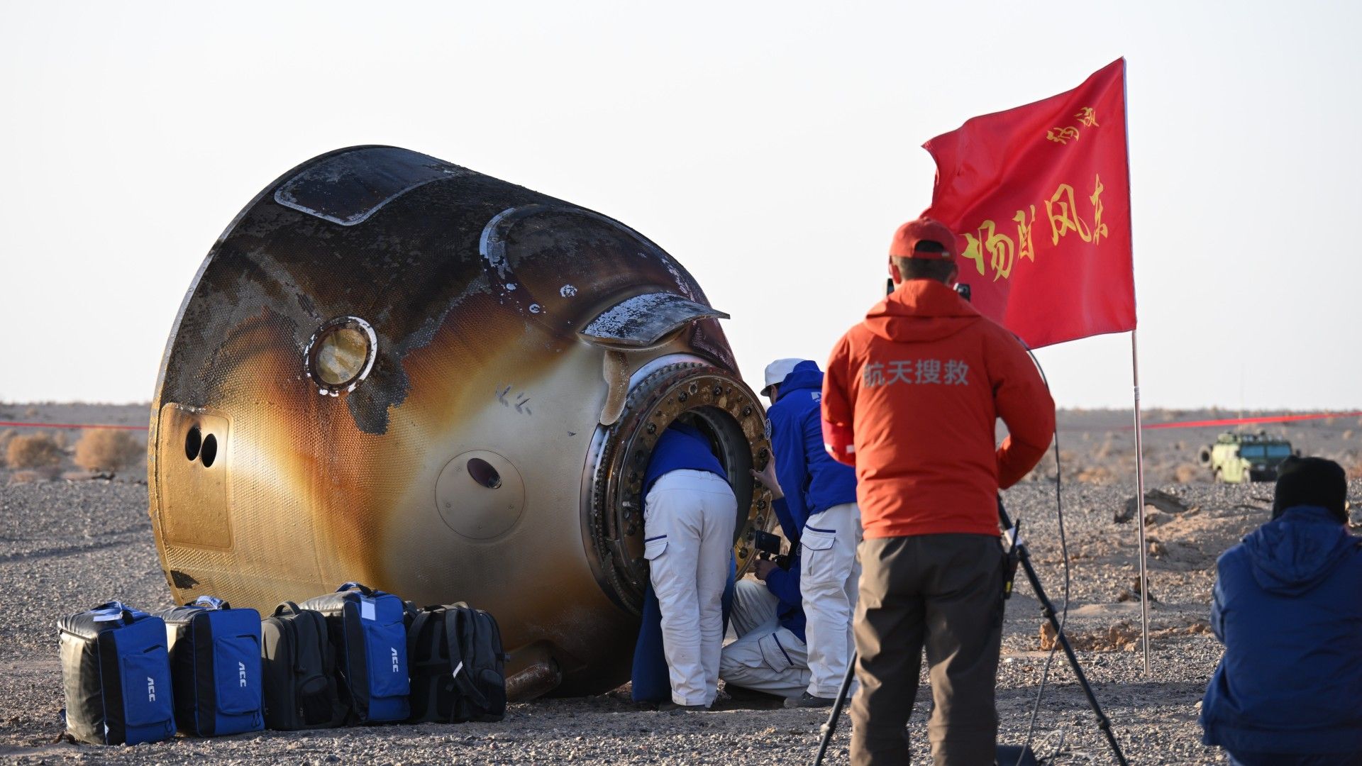 China trará nave espacial danificada de volta à Terra após enviar substitutos para astronautas presos