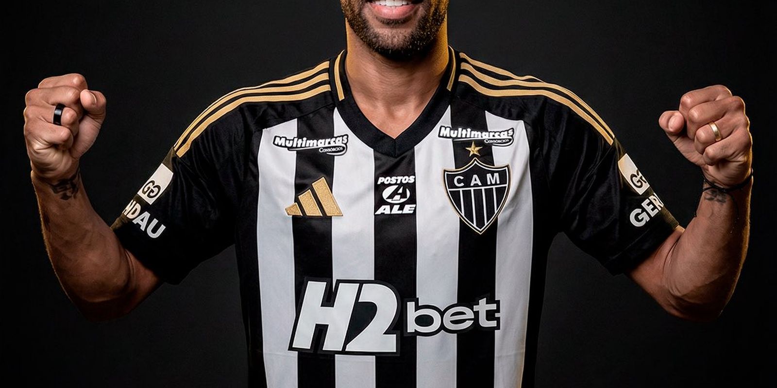 Atlético-MG anuncia o lateral-esquerdo Renan Lodi