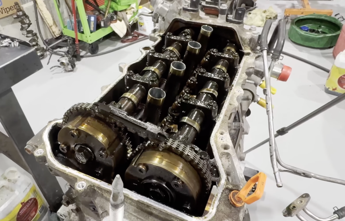 30.000 milhas sem troca de óleo? Esta desmontagem do Honda CR-V mostra o que realmente acontece