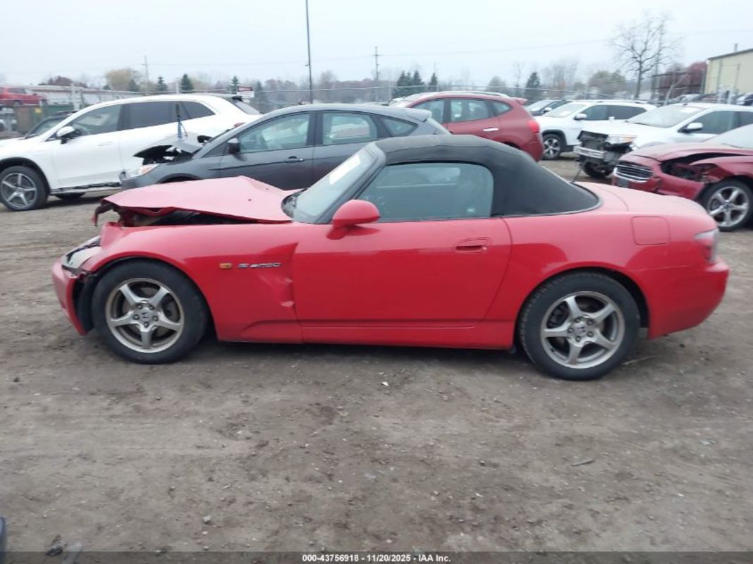 Um Honda S2000 de 498.000 milhas acaba de chegar a um leilão de salvamento e ainda funciona