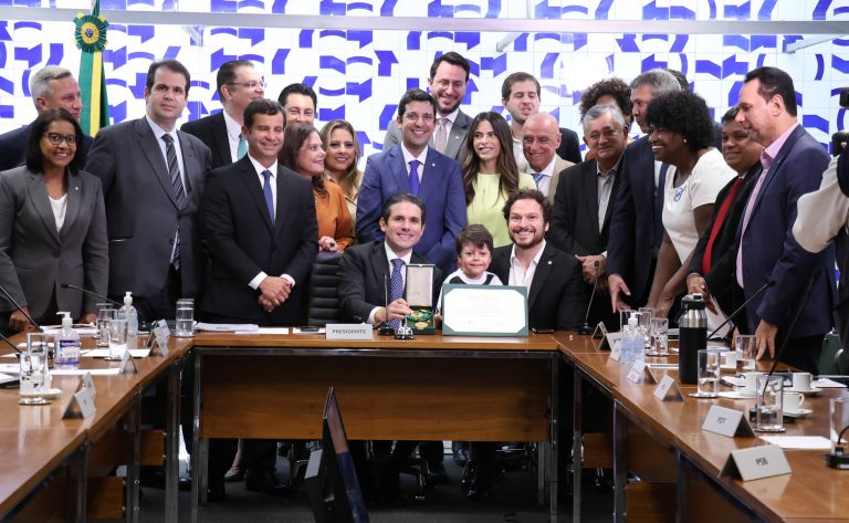 Câmara entrega Medalha Mérito Legislativo 2025 a autoridades por serviços relevantes ao país – Notícias