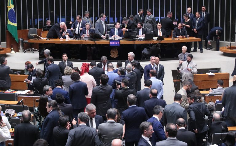 Líderes governistas e da oposição divergem sobre o projeto da redução de penas – Notícias