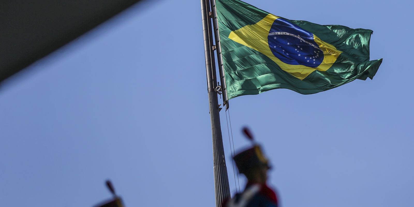 Políticos e autoridades celebram queda da Lei Magnitsky contra Moraes