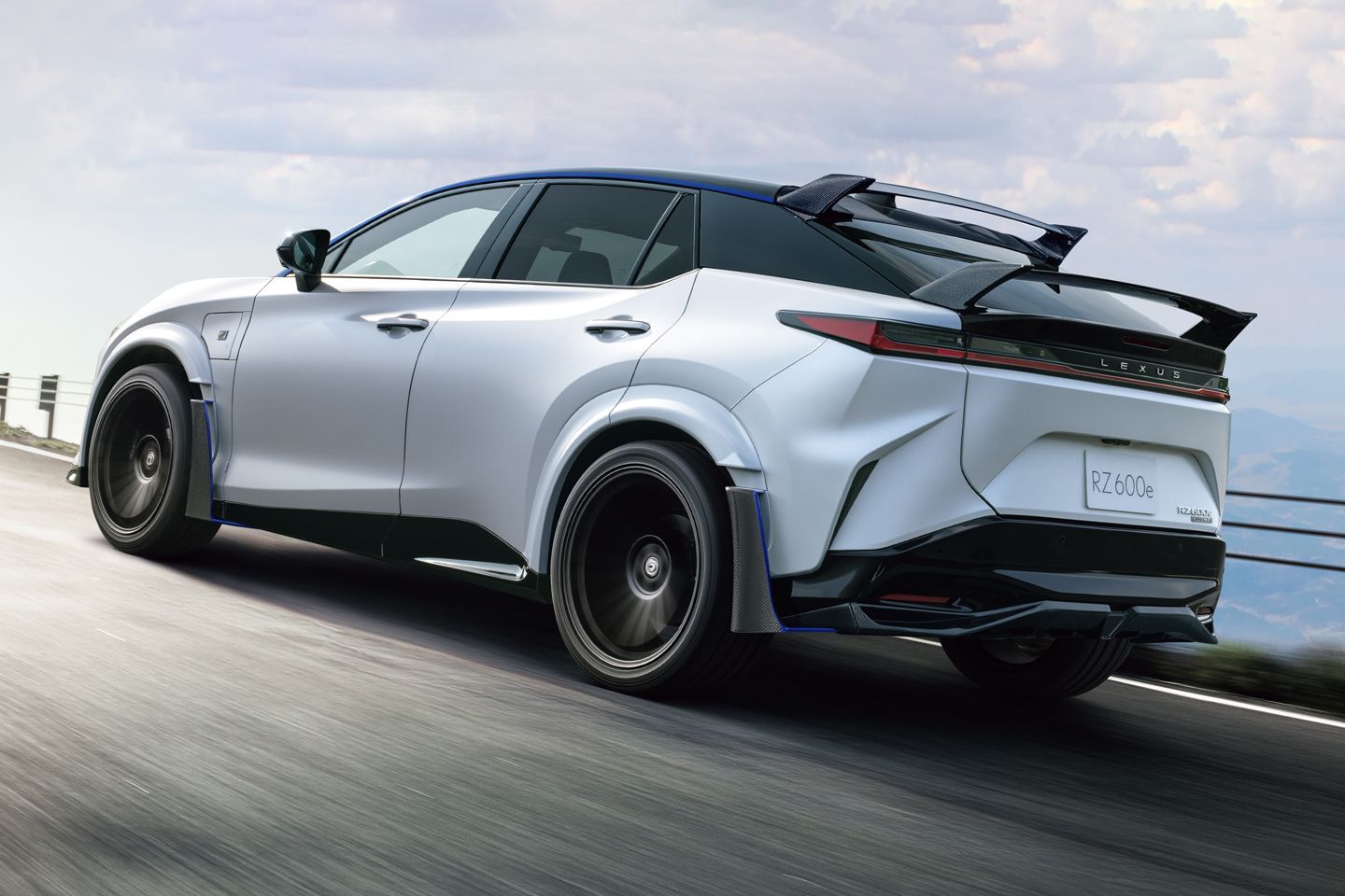 Lexus apresenta novo RZ600e F Sport Performance