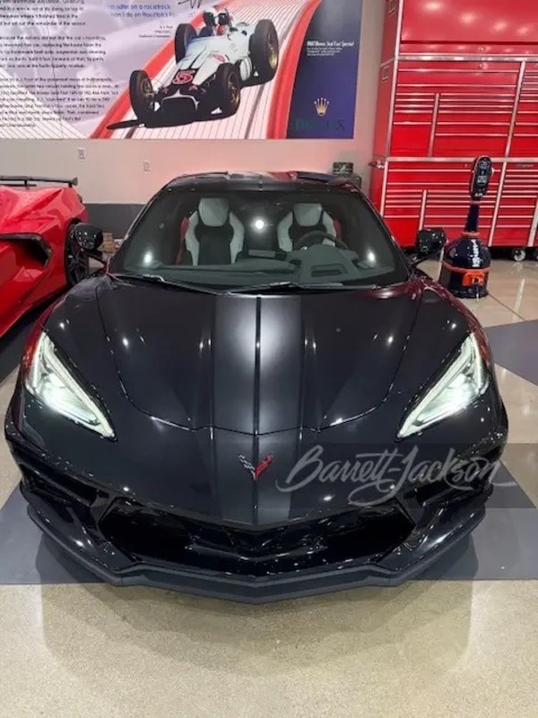 A primeira edição do 70º aniversário do Corvette 2023 já construída está em leilão