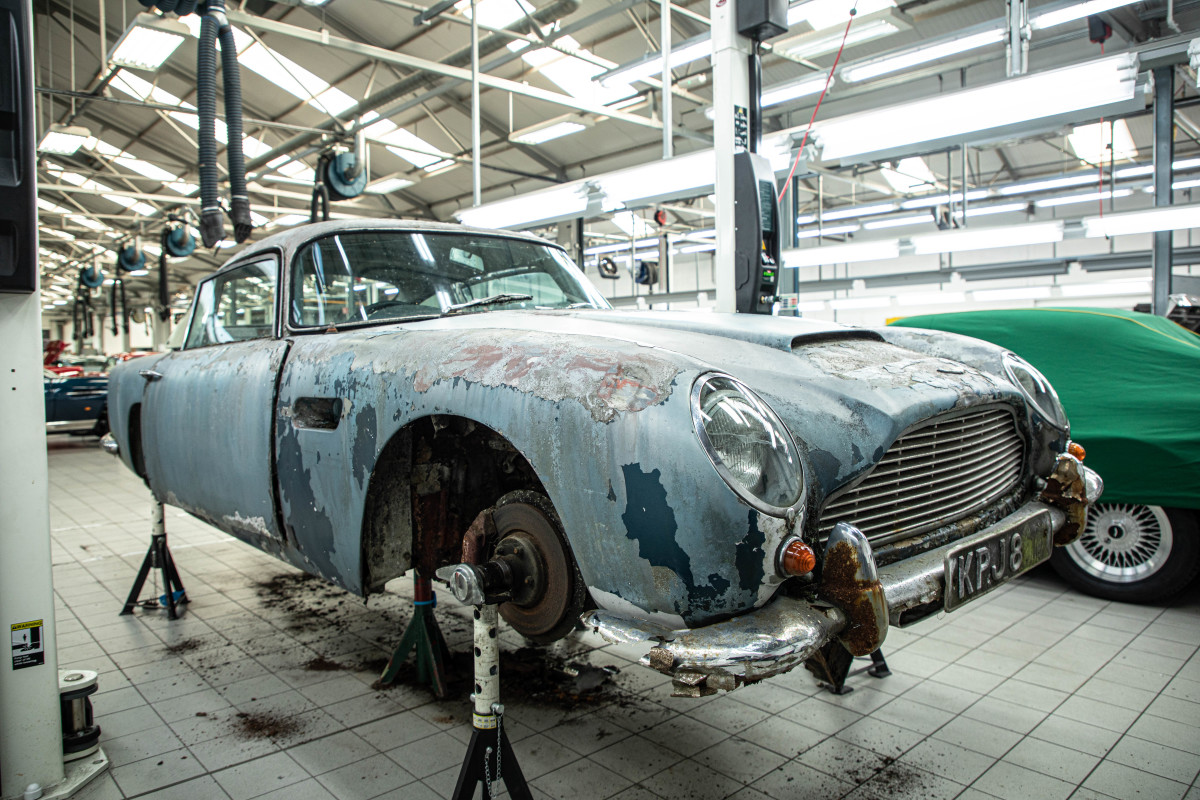 O esquecido Aston Martin DB5 se torna um showstopper de US$ 1,3 milhão após uma restauração incrível