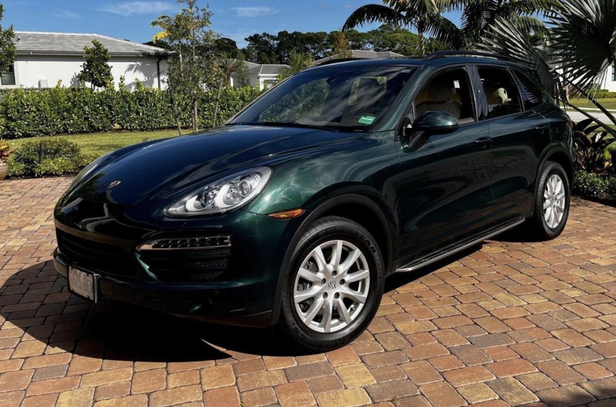 Um dos últimos Porsche Cayennes manuais está à venda