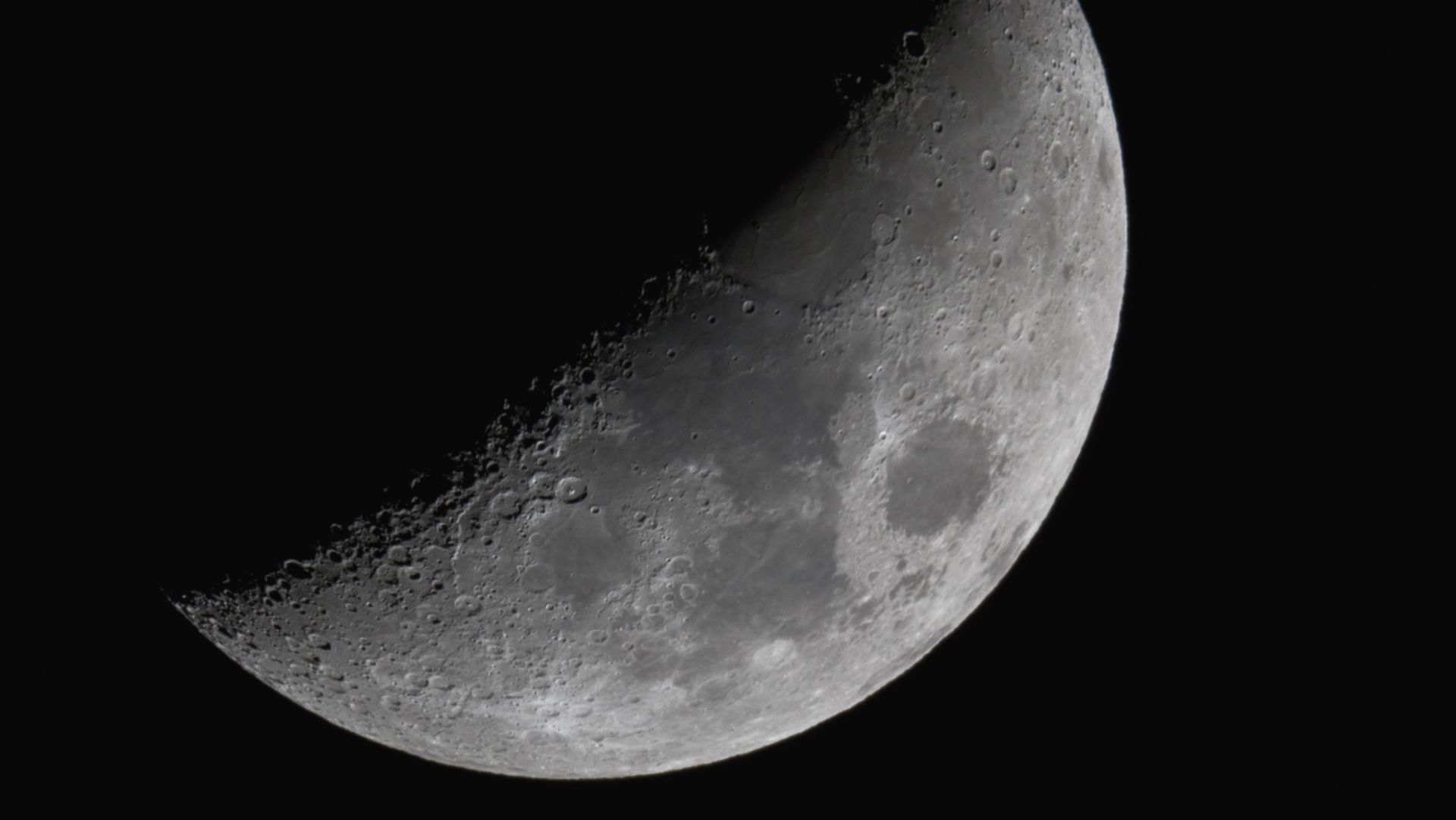 Veja a lua brilhar com Saturno no céu meridional após o pôr do sol em 26 de dezembro