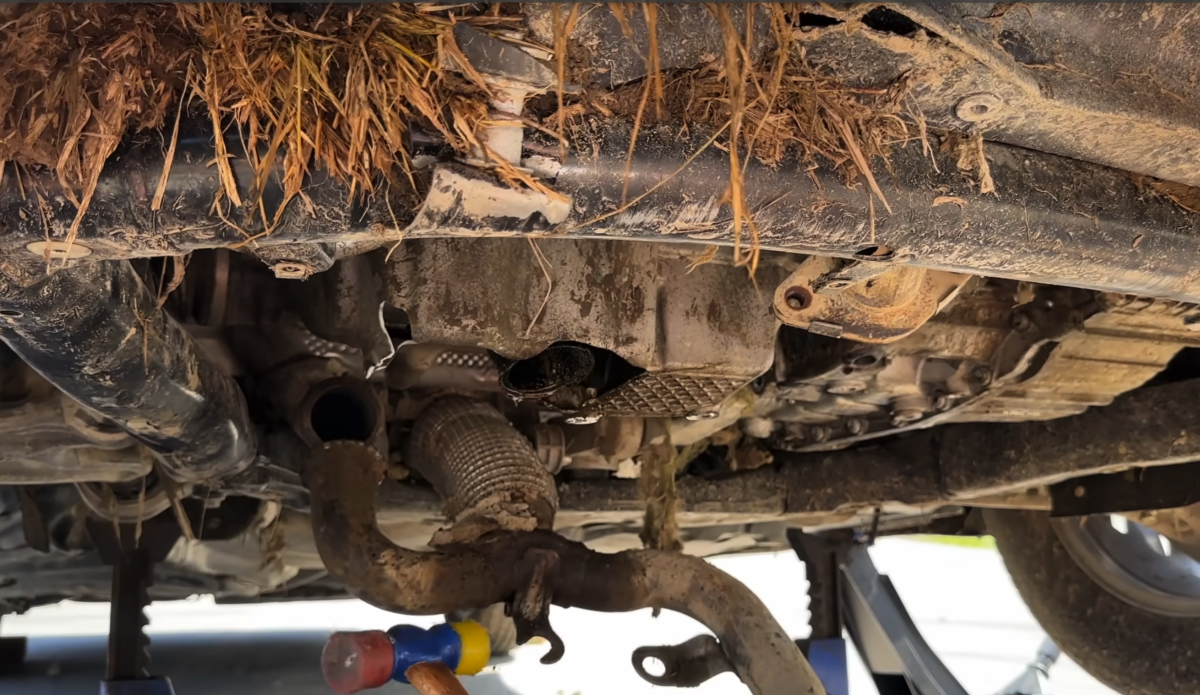 Um Chrysler Pacifica inundado renasceu como uma van-leito movida a Hellcat