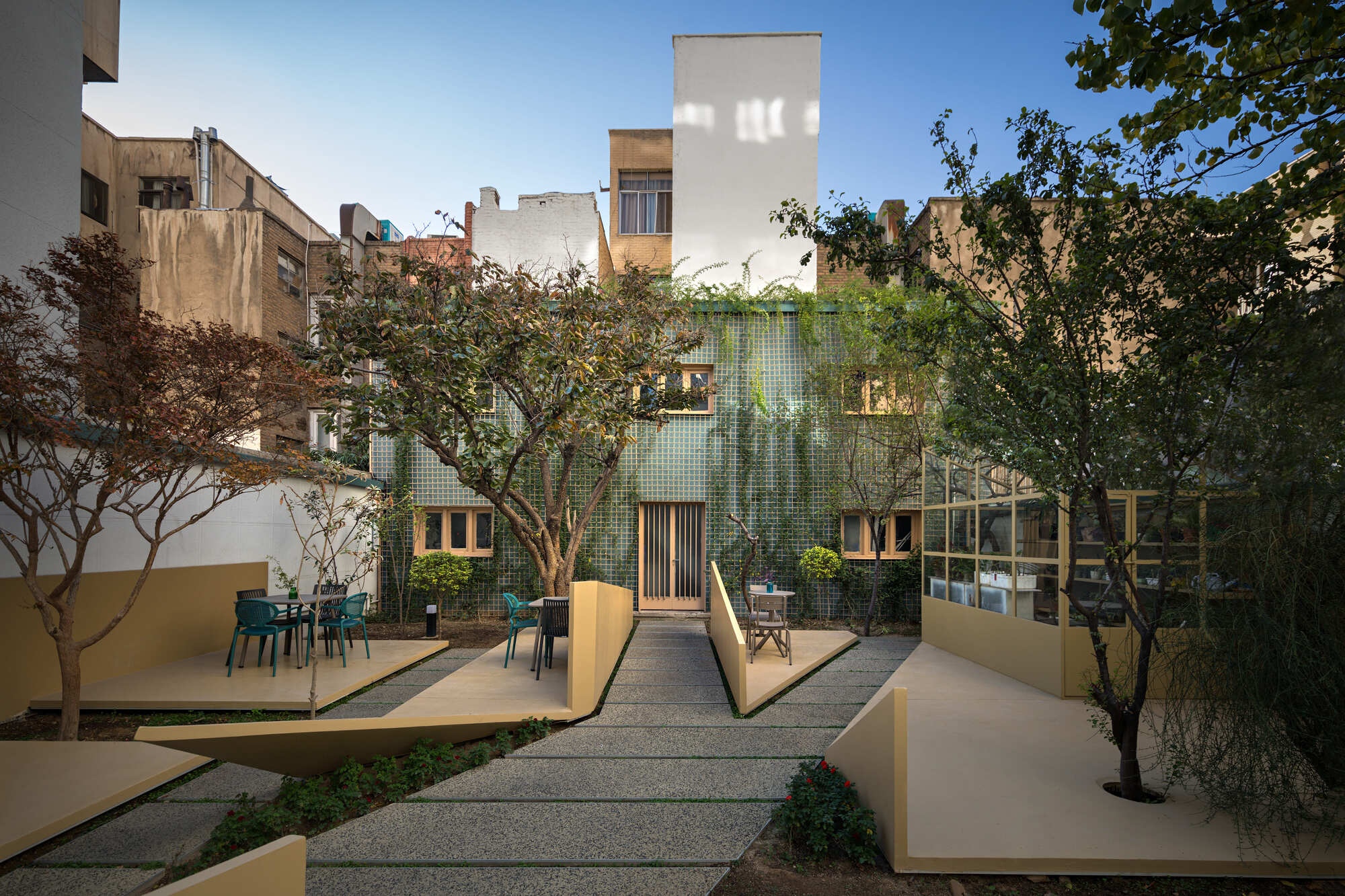 Casa de Cultura e Arte de Sepand / Mohammadreza Samavati e Maryam Karimian
