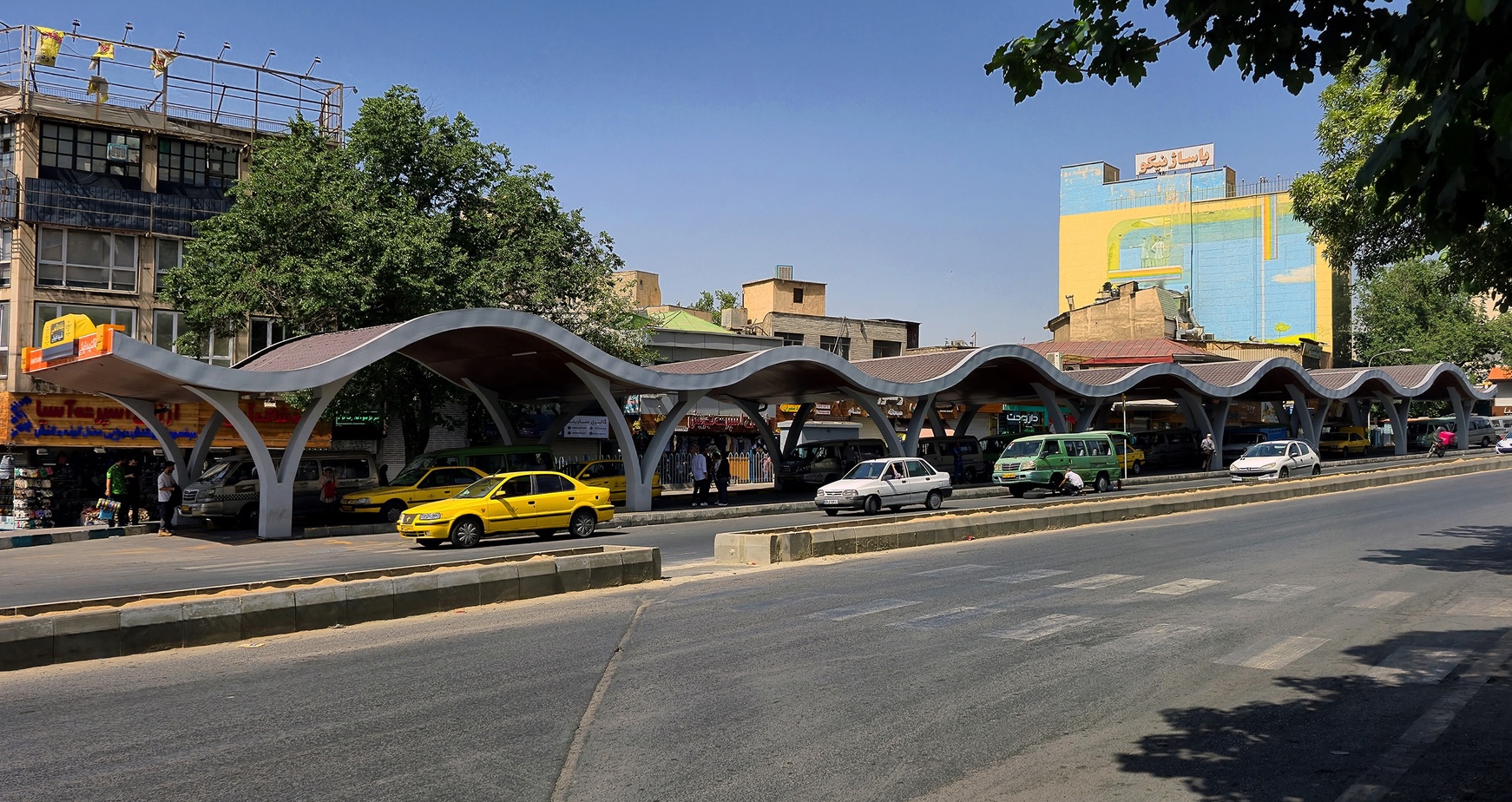 Terminal de Táxis de Teerã / Moloudi Architecture