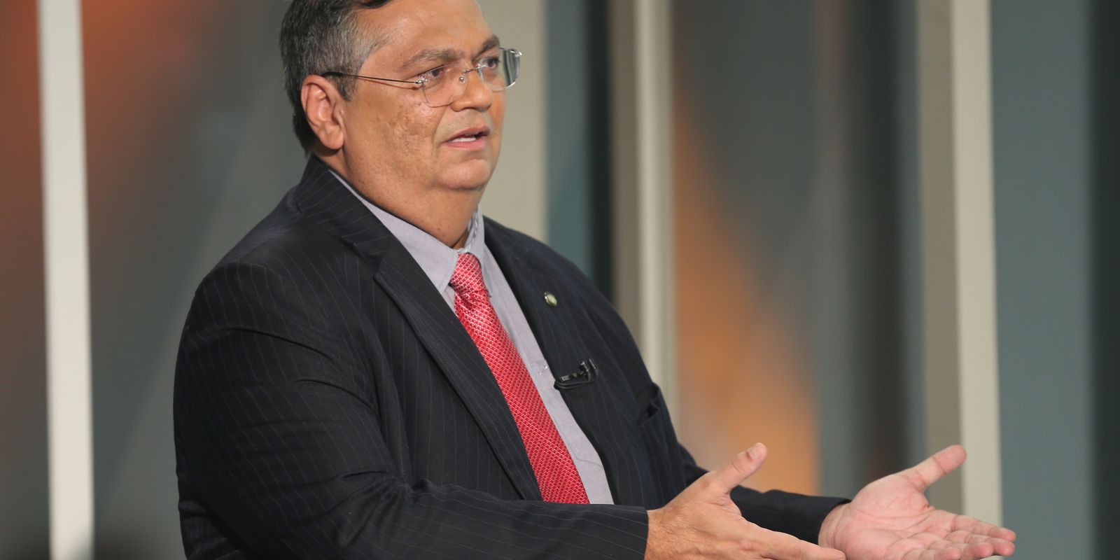 Dino manda PF investigar novas irregularidades em emendas Pix