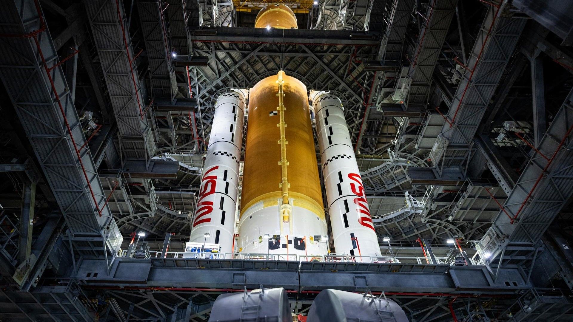 ‘Perdemos muito tempo.’ Ex-chefe da NASA diz que os EUA precisam recomeçar os planos de pouso na Lua ou correm o risco de perder para a China