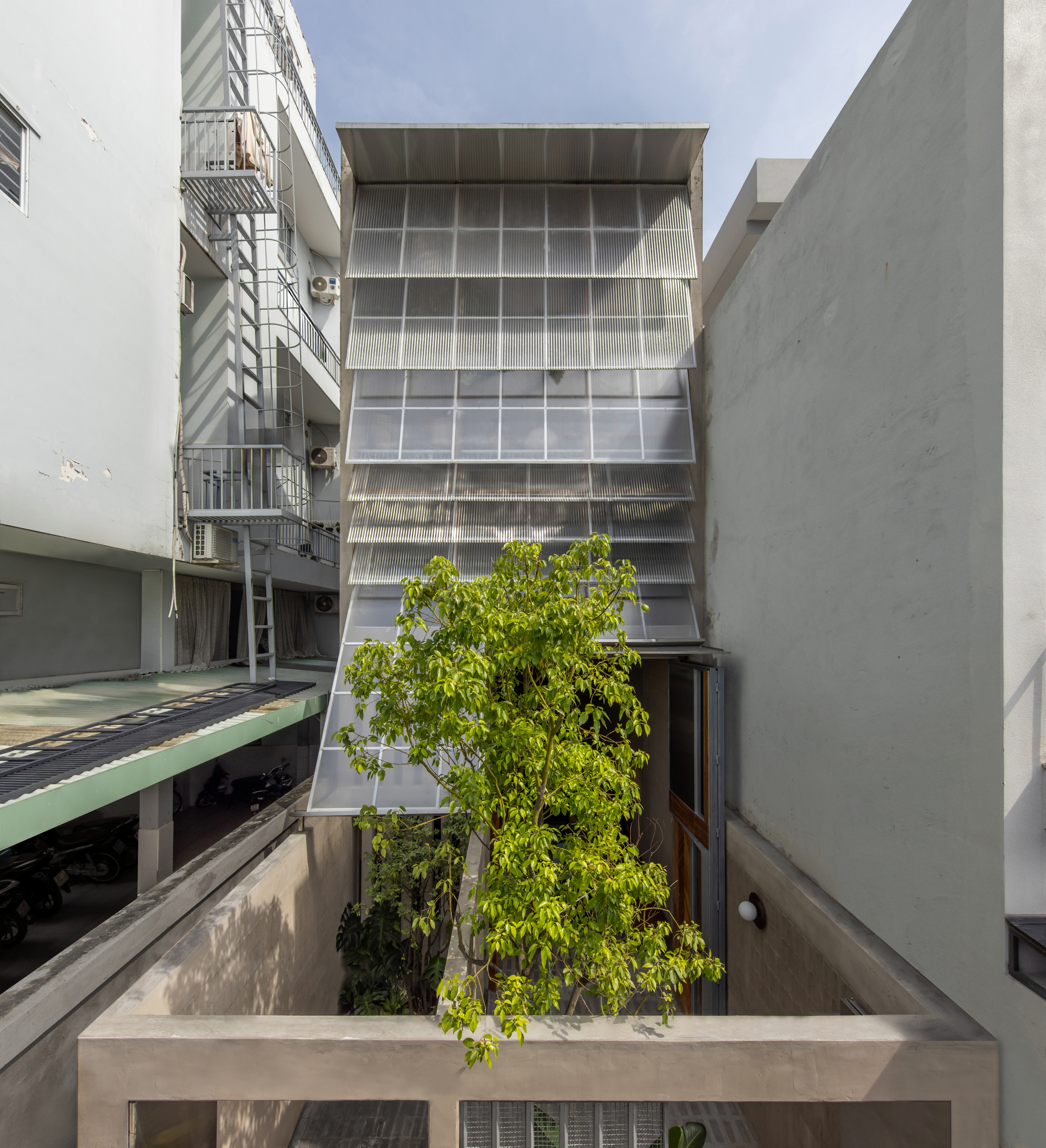 Casa FOLHA-BOOK / Atelier tho.A