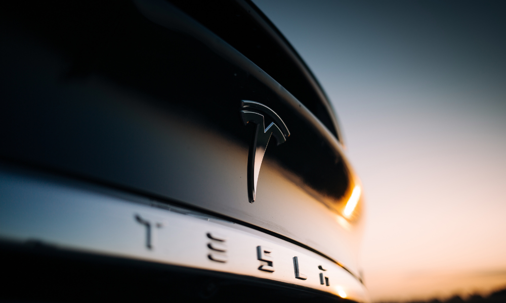 Seu Tesla é um motorista mais seguro do que você, diz a seguradora