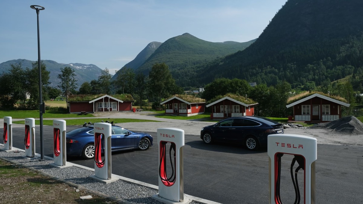 A Noruega acaba de atingir 96% das vendas de carros elétricos e o gás está basicamente acabado