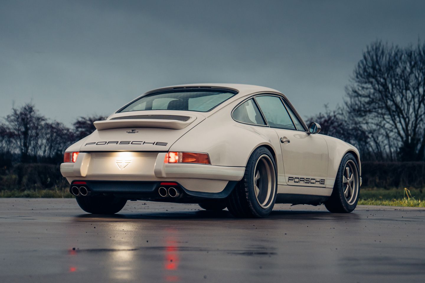 Ande suavemente, carregue um bastão grande: Theon encontra o mojo do Reino Unido