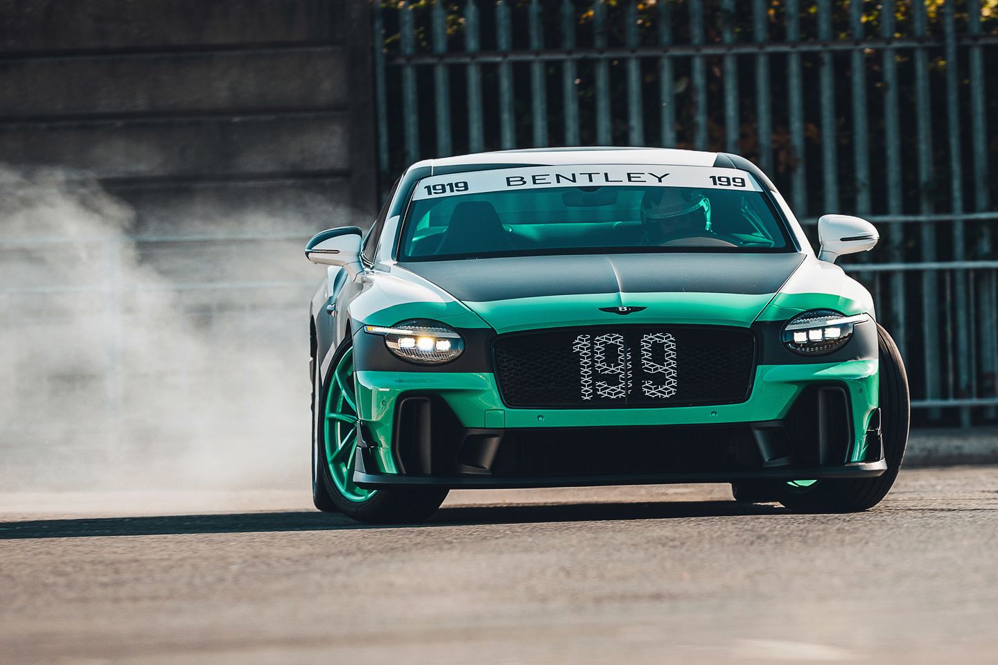 Bentley Supersports vai a todo vapor com Pastrana