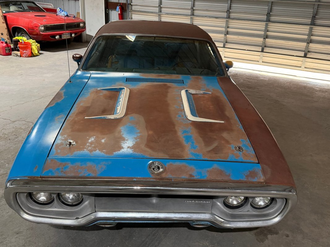 Um verdadeiro sobrevivente do Plymouth Road Runner de 1972, Petty Blue, acaba de chegar ao mercado