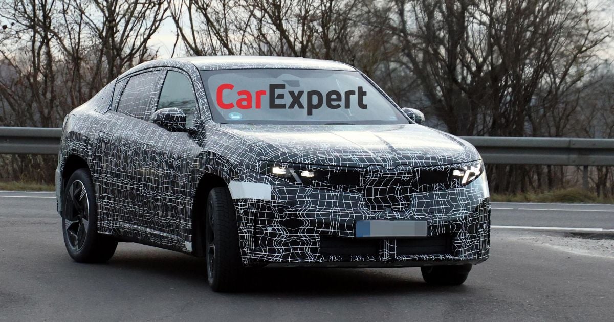 2027 BMW iX4 fastback SUV elétrico espionado