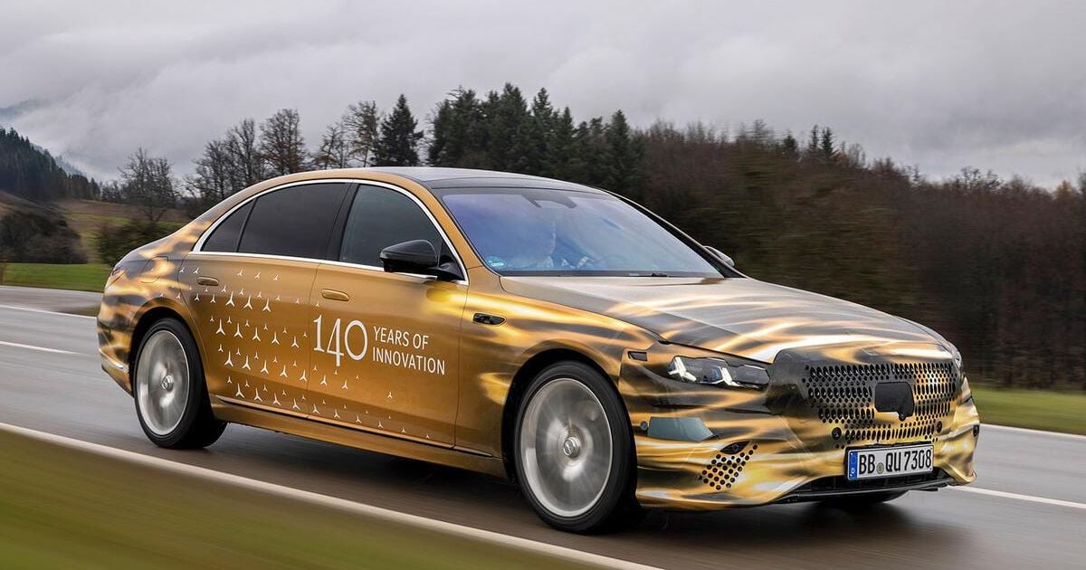 Mercedes-Benz Classe S recebendo V8 de manivela plana estilo AMG na revisão de 2026