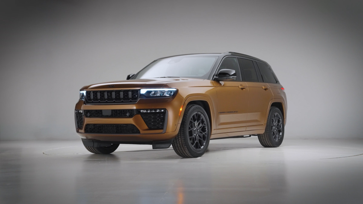 Jeep inicia entregas para revendedores do Grand Cherokee 2026 com novo Turbo Power