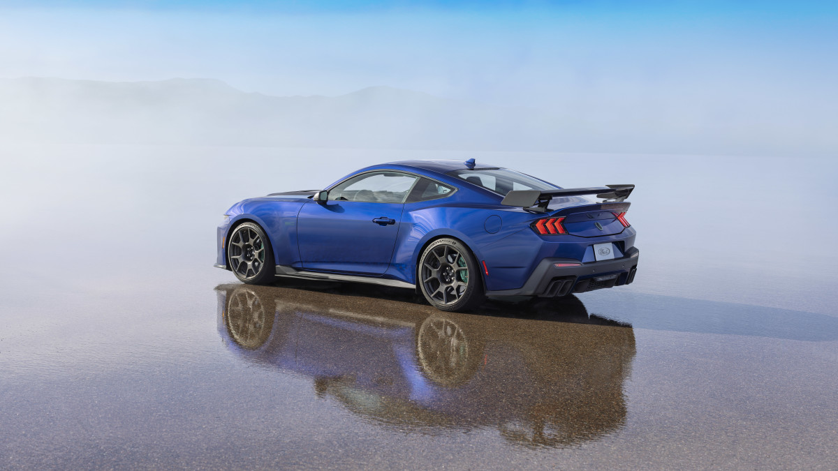 Ford leiloa primeiro Dark Horse Mustang Supercharged para caridade