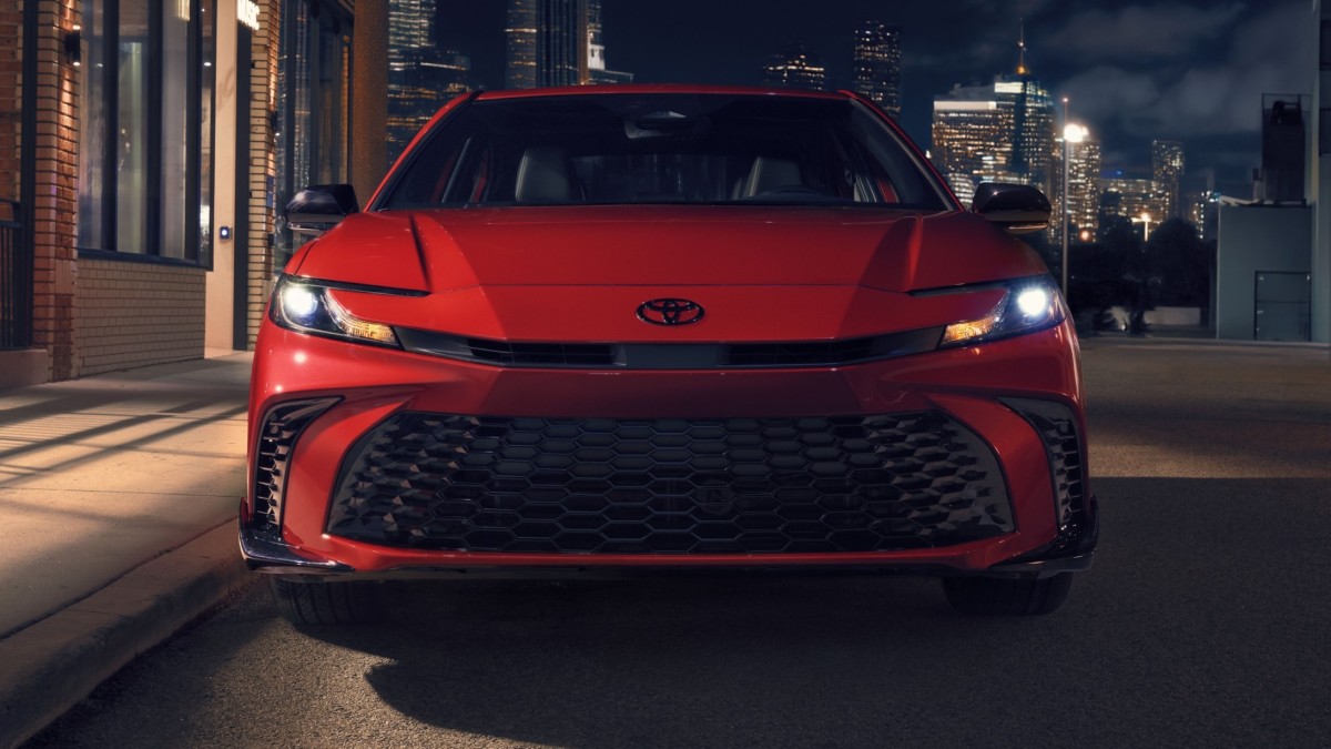 Toyota fecha três acordos de super locação para Camry 2026 este mês