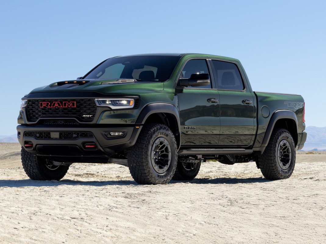 Ram TRX mais poderoso retorna para caçar Ford Raptor R por diversão