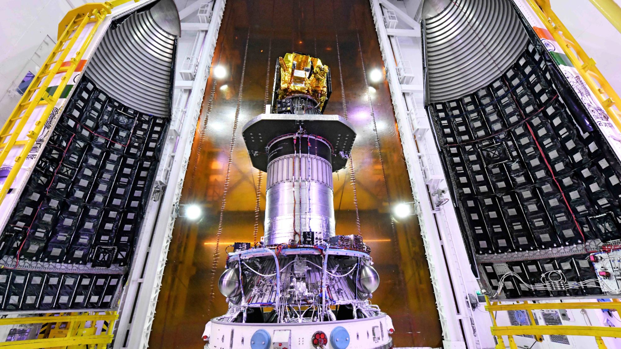Veja a Índia lançar satélite militar avançado no primeiro vôo do foguete desde a falha de maio de 2025