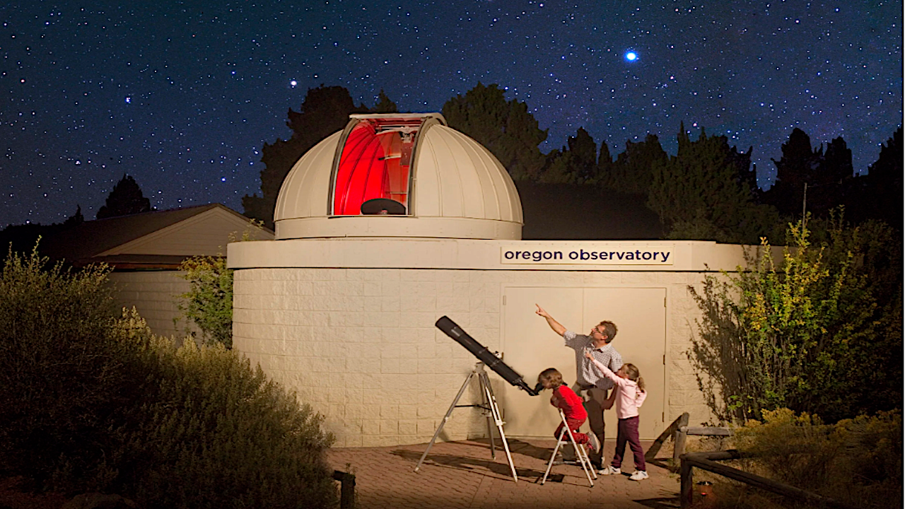 Visitei a maior coleção de telescópios públicos dos EUA, no alto deserto do Oregon, e o céu escuro me surpreendeu