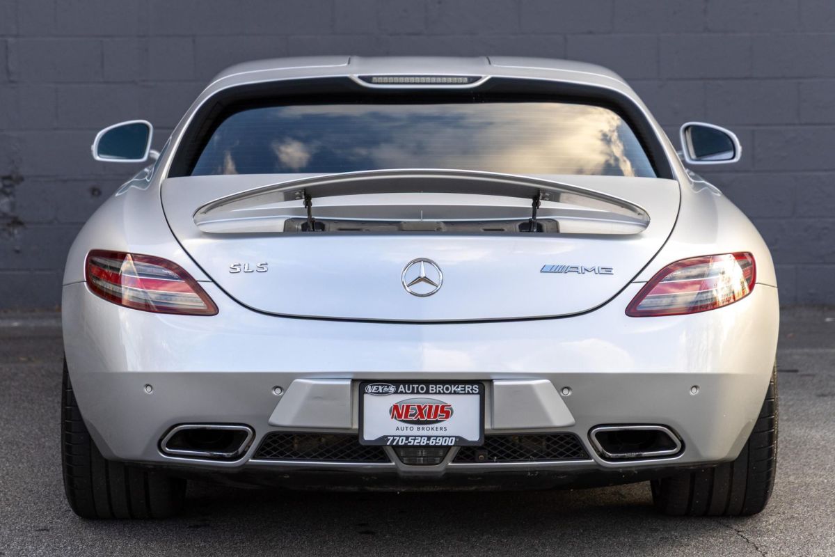 Este Mercedes SLS AMG à venda com 67.500 milhas foi feito para ser dirigido