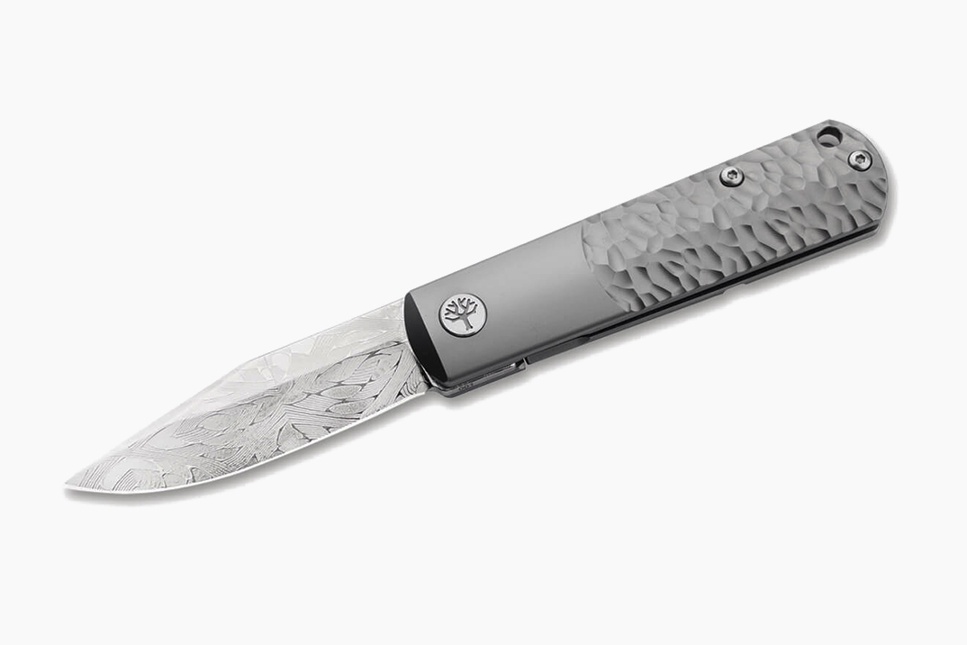 A faca BRLW Meteorite Damast EDC favorita dos fãs da Böker recebe tratamento de platina
